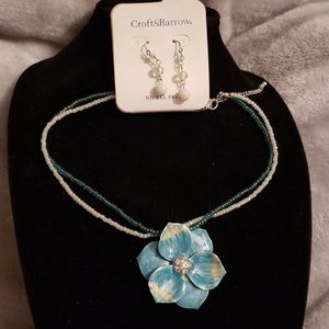 💕 3 for 20 💕Necklace & earring set